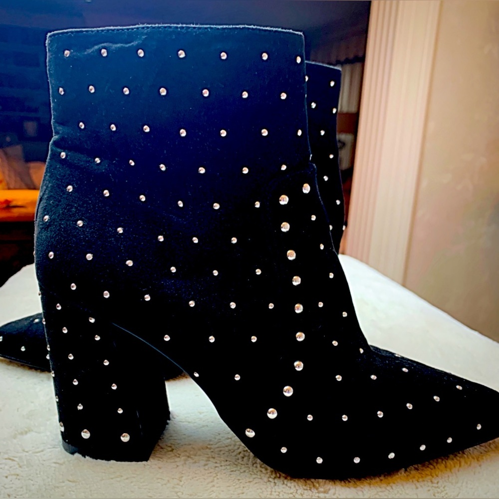 Black suede studded booties by Gianni Bini - Picture 1 of 4